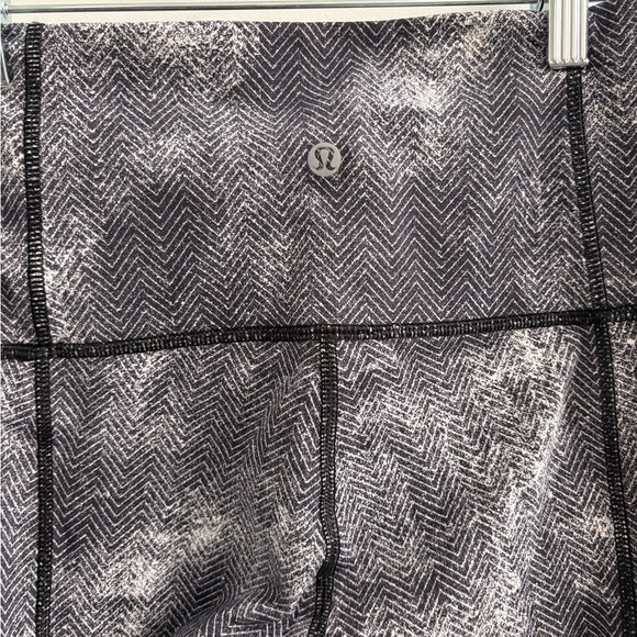 Lululemon Essential Rhythm Crop Full-On Luxtreme Diffusion White Black Size 6 - Picture 6 of 12